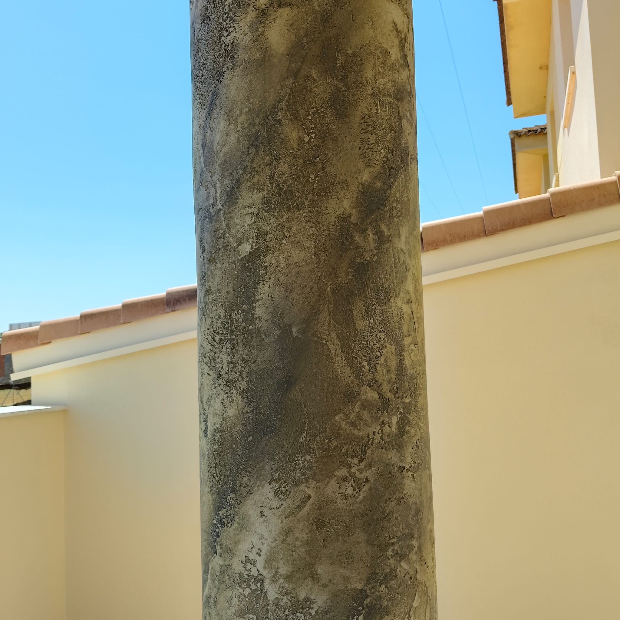 Pórtico con acabado piedra